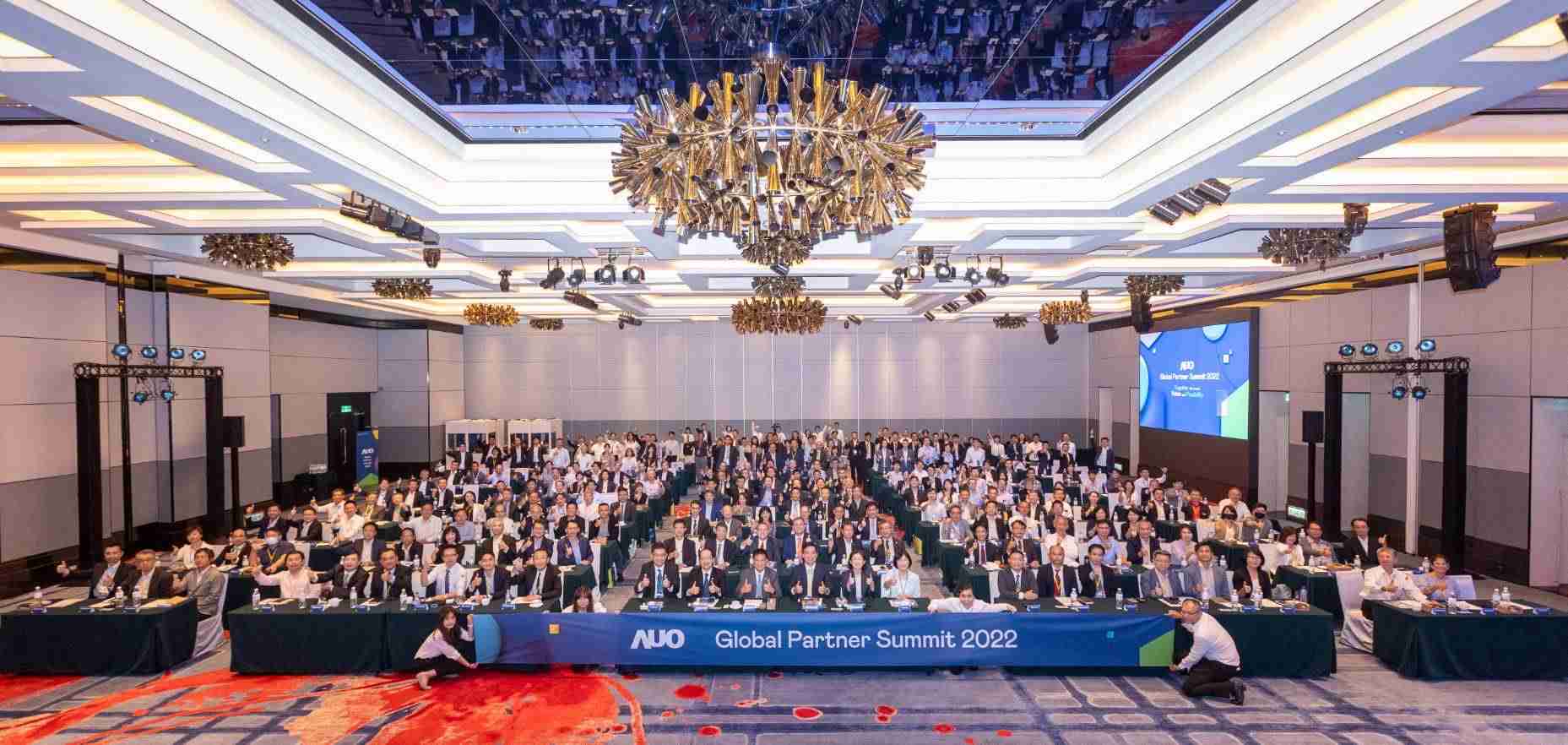 友達推動「安心、、、創新、、、用心、、同心、、盡心」五星職旅，，為菲籍員工打造全方位照護，，，首度贏得「人權實踐與發展領袖獎」殊榮