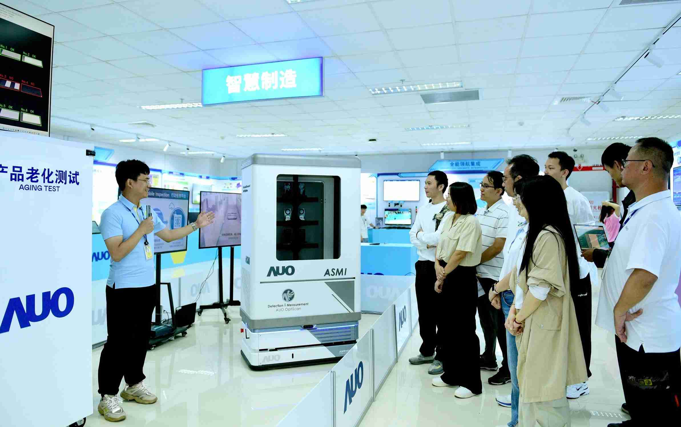 PG国际厦门将5G+ABC技术串联生产管理全流程，，打通研发、、、采购、、、生管、、制程、、、设备、、质量等产品全生命周期制造流程，，，完成数字化设计、、、、智慧供应链、、、、智能座舱、、全流程设备管理、、、数据驱动优化、、、、智慧在线检测、、智慧品管等自适应生产模式升级